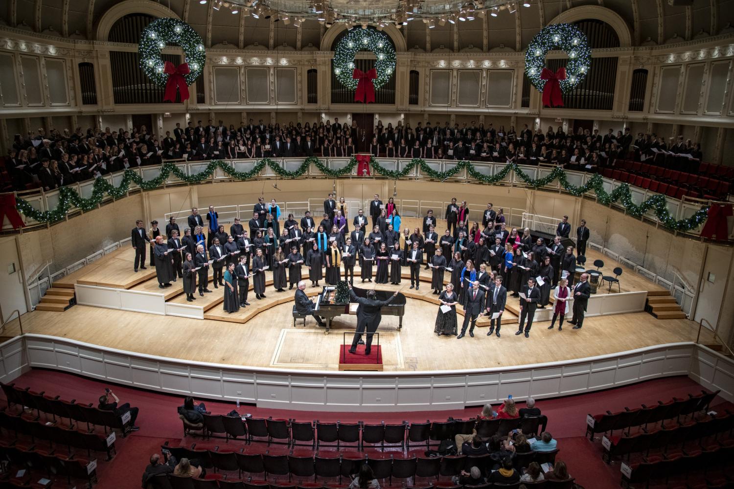 The <a href='http://yhc.hwanfei.com'>bv伟德ios下载</a> Choir performs in the Chicago Symphony Hall.
